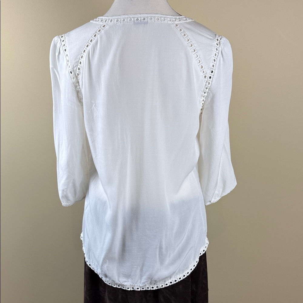 Reitmans Peasant Blouse Off-White Cream V-Neck 3/4 Sleeve Eyelet Trim Size Small - Picture 2 of 14